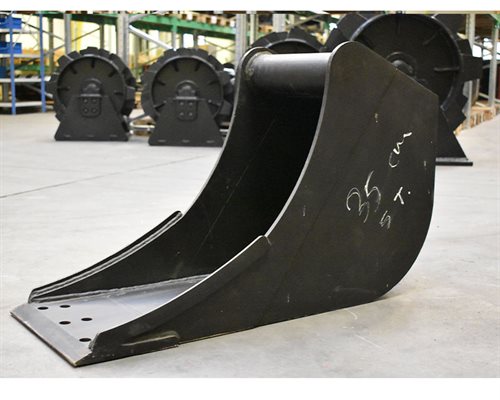 35 cm. Schaktskopa (tidigare design, ex. fästen)